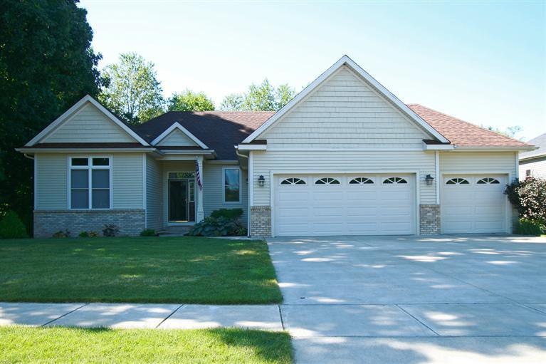 2531 Avalon Woods Dr, Portage, MI 49024 - photo 1