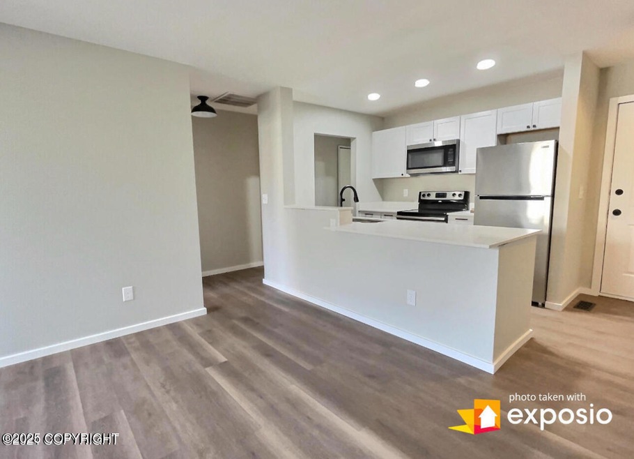 10230 Jamestown Dr unit 5G, Anchorage, AK 99507 - photo 1