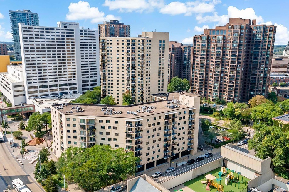 1225 Lasalle Ave unit 2207, Minneapolis, MN 55403 - photo 1