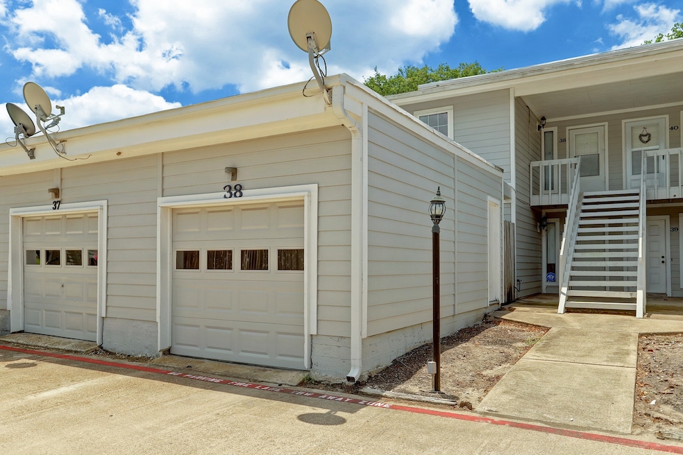 38 Hideaway Dr, Friendswood, TX 77546 - photo 1