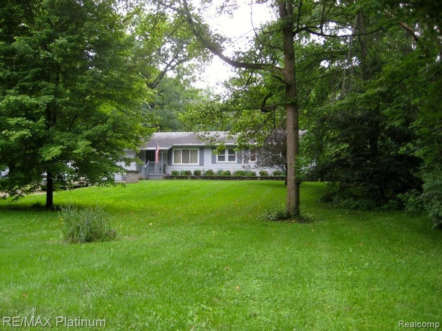 Front view - great front yard.
