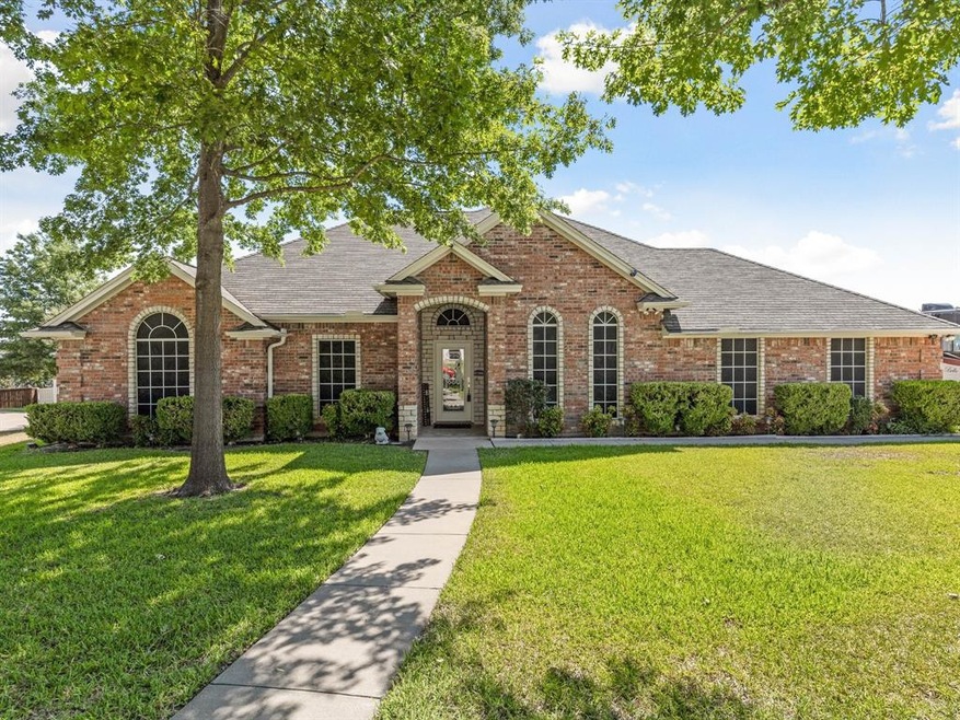 2209 Spring Lake Dr, Weatherford, TX 76087 - photo 1