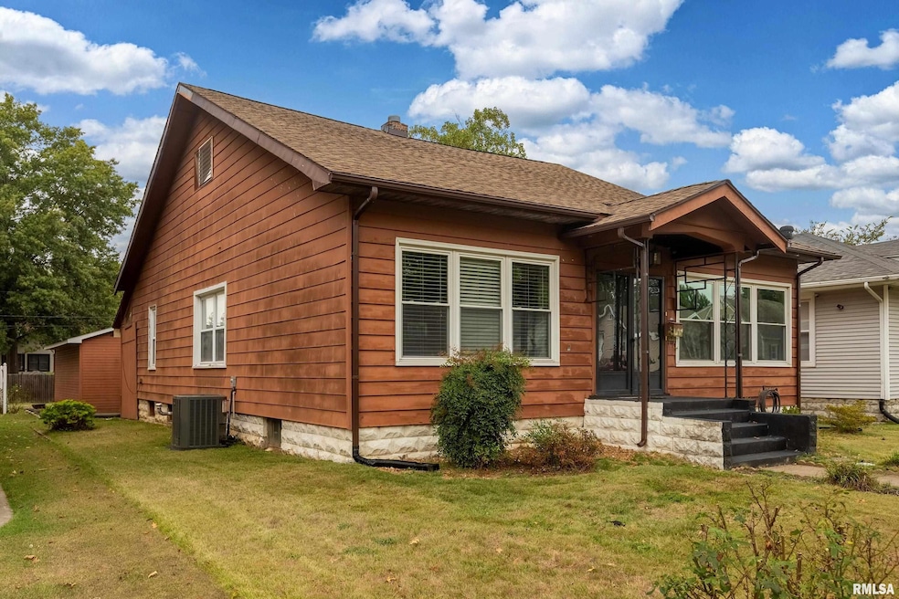 2120 Logan St, Murphysboro, IL 62966 - photo 1