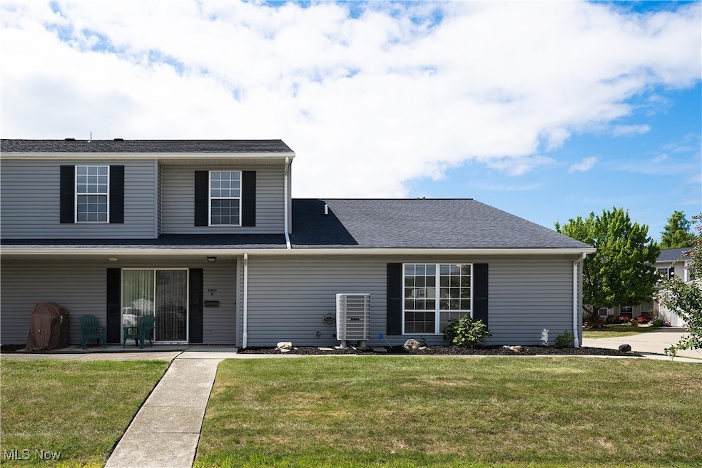 6883 Colonial Dr unit B, Mentor, OH 44060 - photo 1