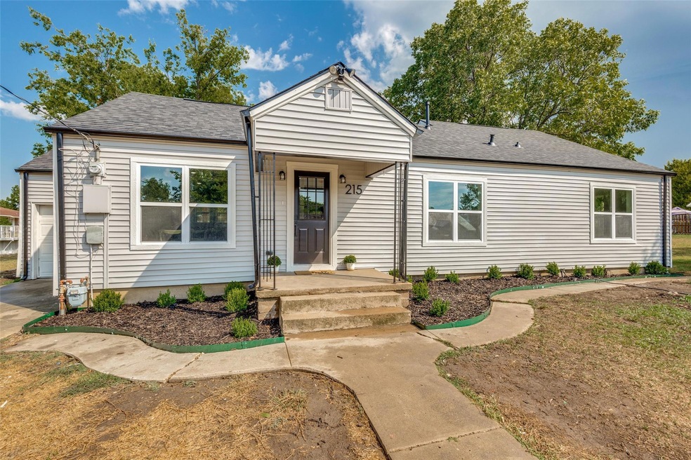 215 E Cross St, Muenster, TX 76252 MLS 20436577