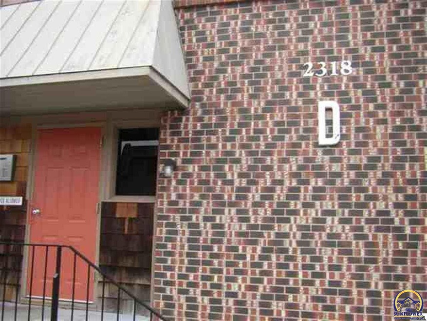 2318 SW Briarwood Plaza unit 202D, Topeka, KS 66611 - photo 1