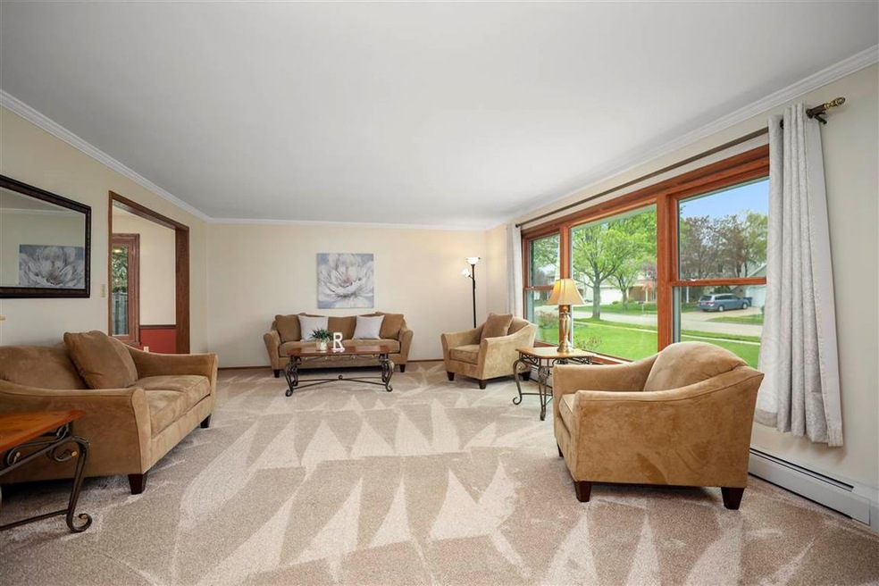 1731 N Edgewood Ave, Appleton, WI 54914 - photo 1