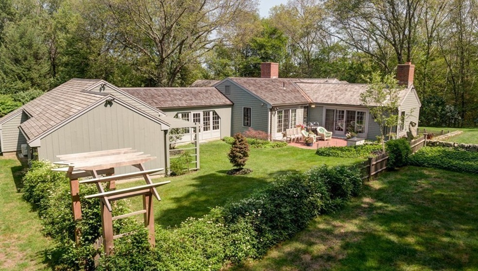 39 Hunting Ln, Sherborn, MA 01770 - photo 1