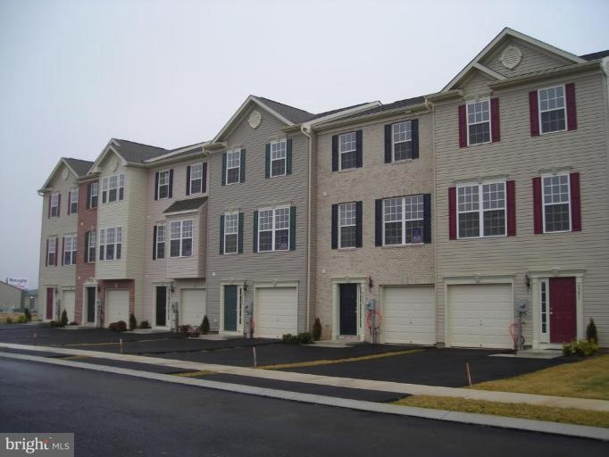 3355 Landmark Ct, Chambersburg, PA 17201 - photo 1