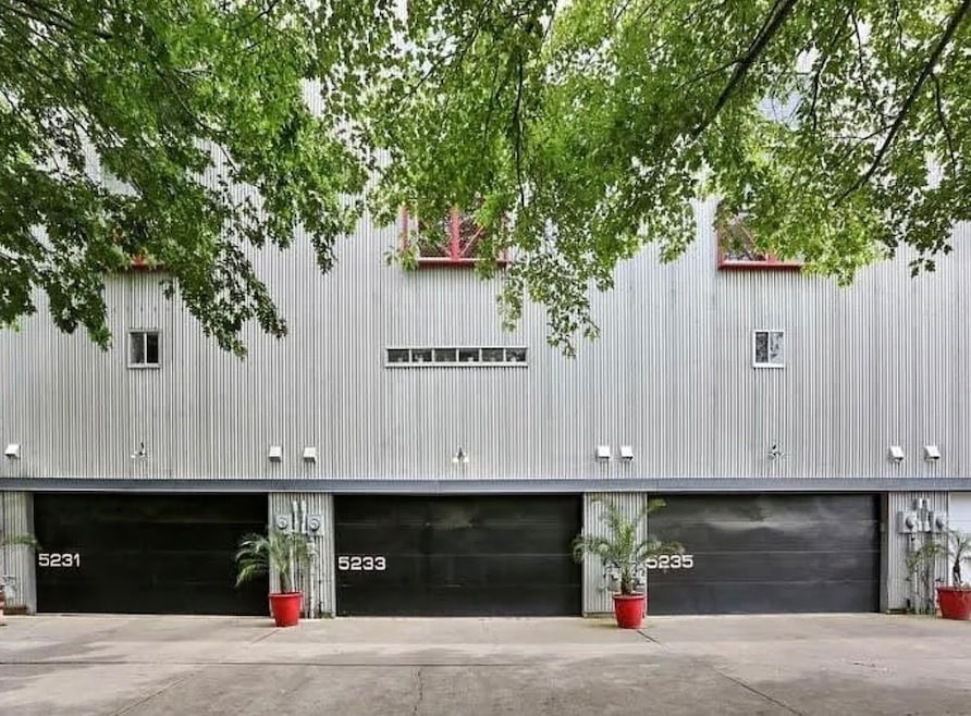 In the great location of Rice Military. Just minutes from Memorial Park, minutes from Downtown town and easy access to freeways. Convenient attached 2 car garage with parking in front too. Neighborhood Walk score of 76.