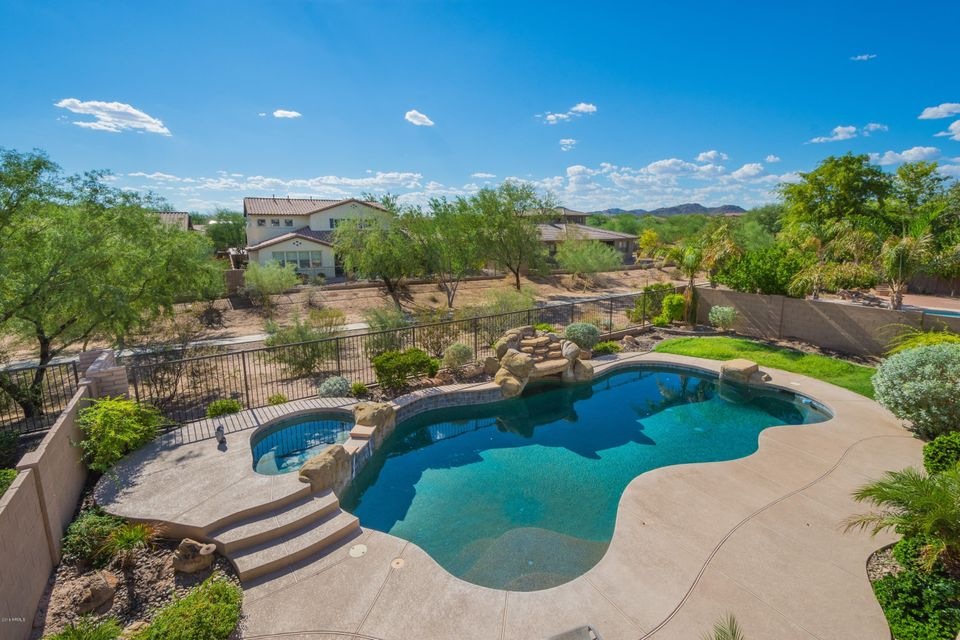 002_Backyard Views