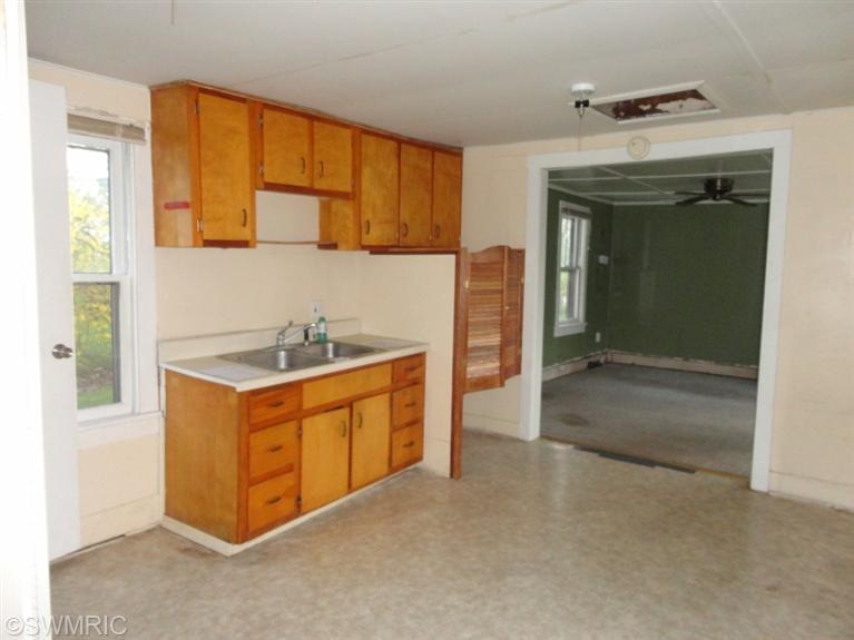 1107 Edwards St, Niles, MI 49120 - photo 1