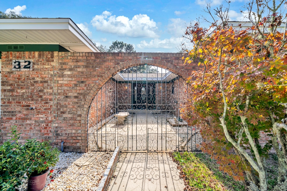 32 Walnut Ave, Shalimar, FL 32579 - photo 1