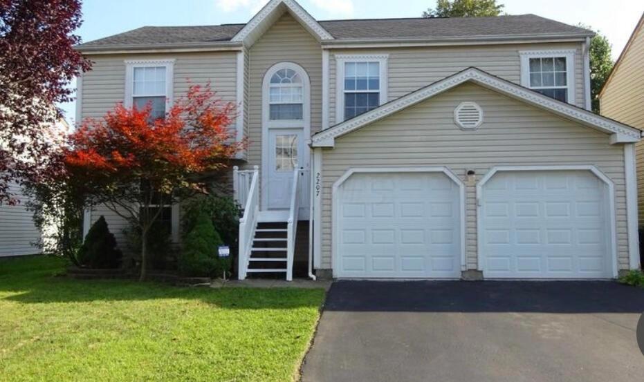 2207 Golden Leaf Ln, Columbus, OH 43223 - photo 1