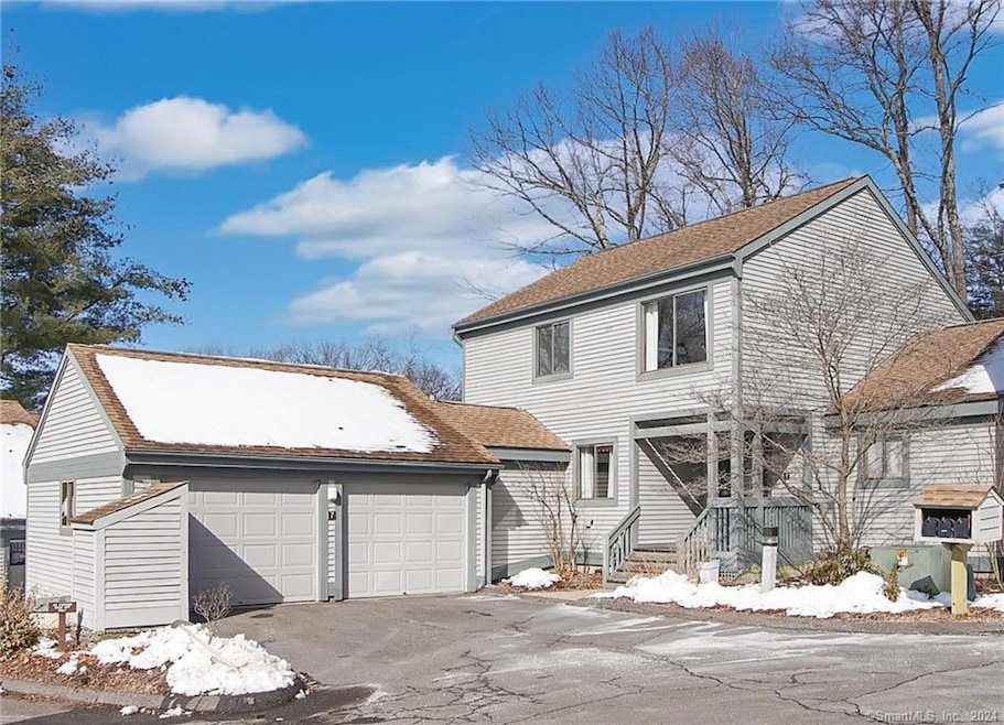 Home sweet home w/ 2-car attached garage