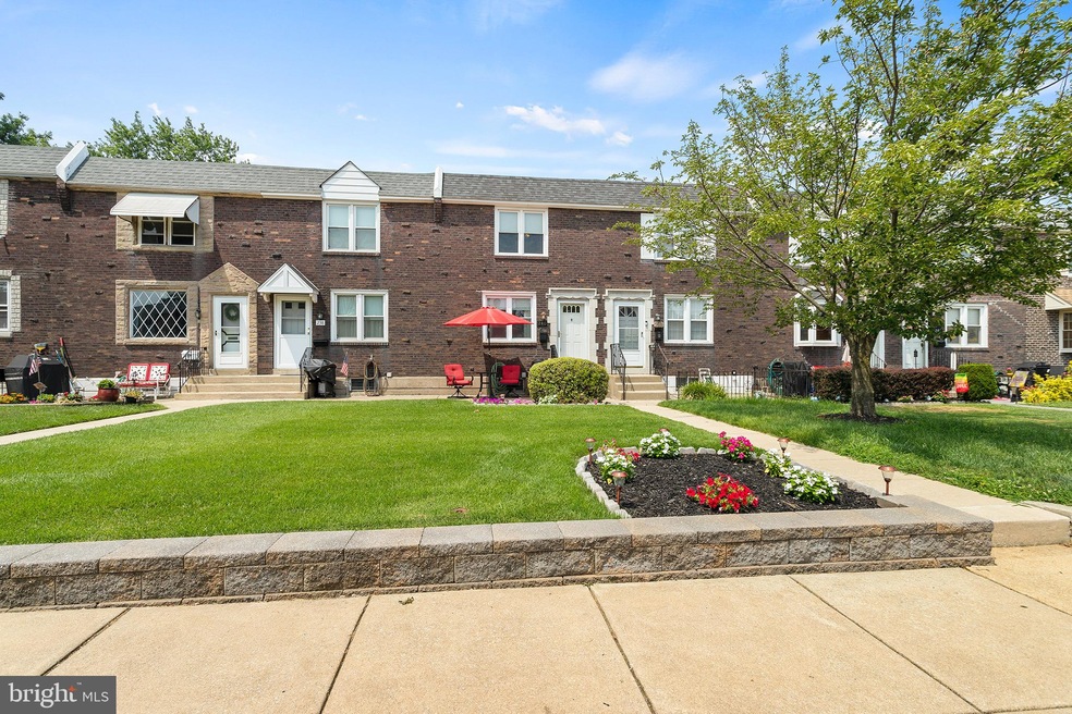 240 Westpark Ln, Clifton Heights, PA 19018 - photo 1