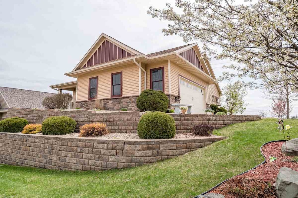 319 Spruce Hills Dr, Cedar Falls, IA 50613 - photo 1