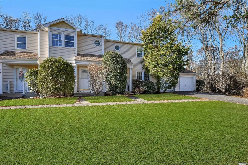 6 Taylor Commons, Yaphank, NY 11980 - photo 1