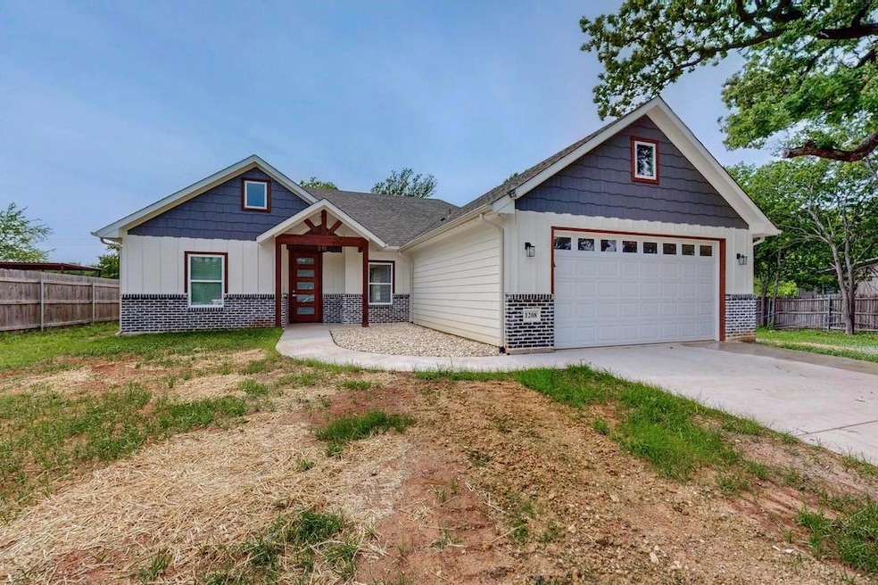 Craftsman inspired home with board and batten sidi