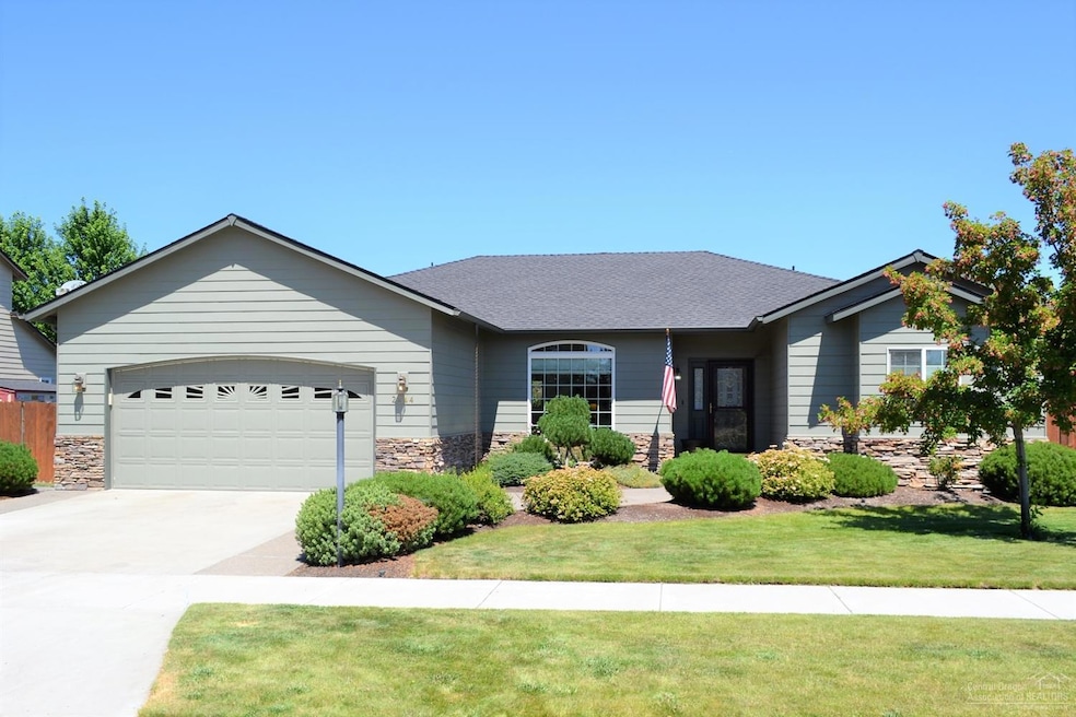 2244 SE Wind Rider Ln, Bend, OR 97702 - photo 1