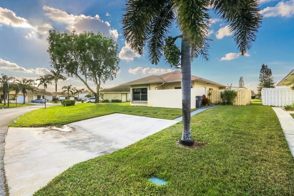 4807 Paulie Ct unit 57B, West Palm Beach, FL 33415 - photo 1