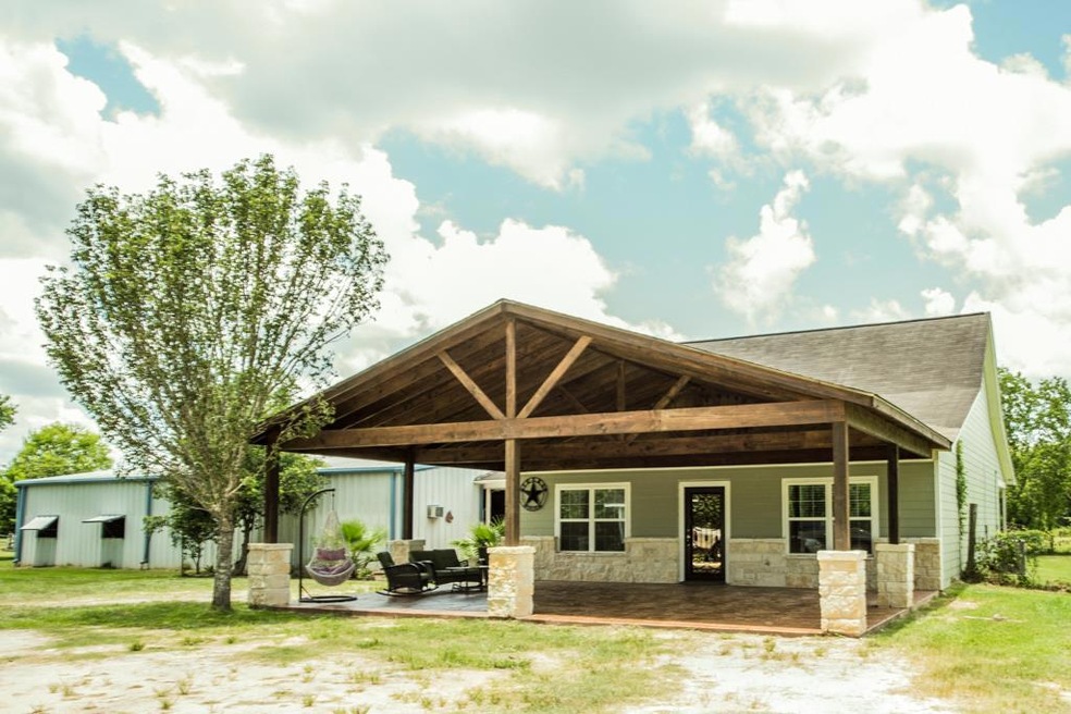 625 Avenue G, Alvin, TX 77511 - photo 1