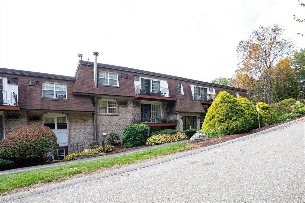 4 Williamsburg Ct unit 1, Shrewsbury, MA 01545 - photo 1