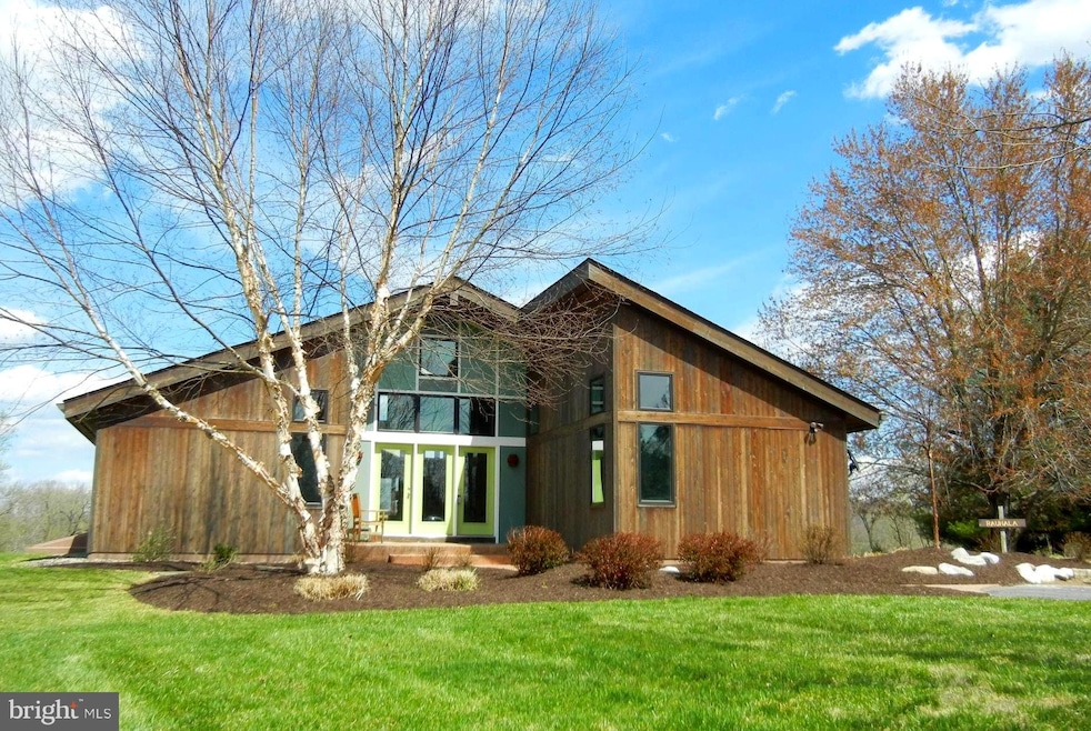 107 Island Green Farm Ln, Shepherdstown, WV 25443 - photo 1