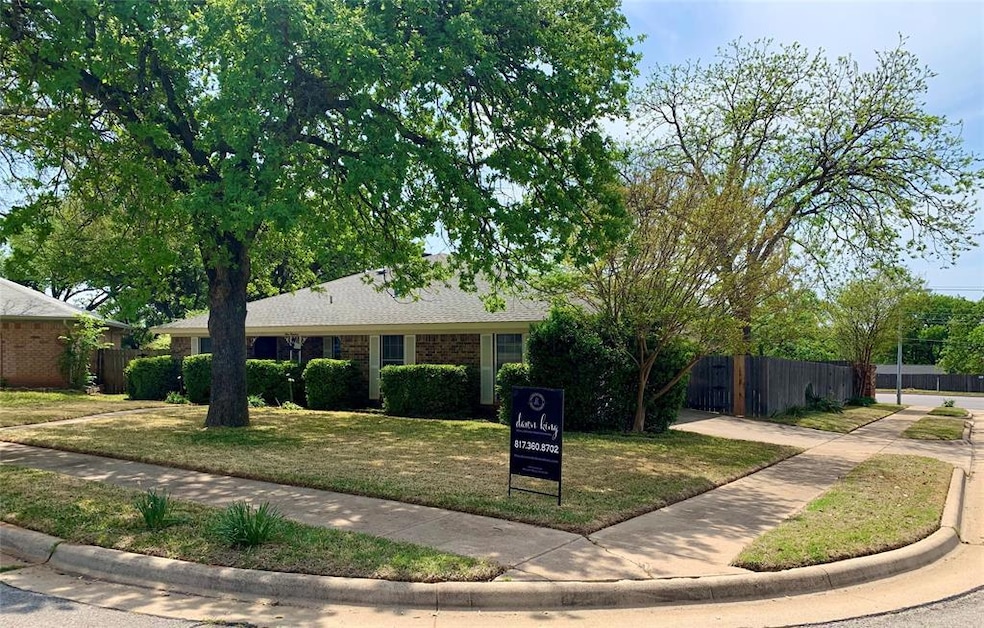 900 Hillside Ct, Bedford, TX 76022 - photo 1