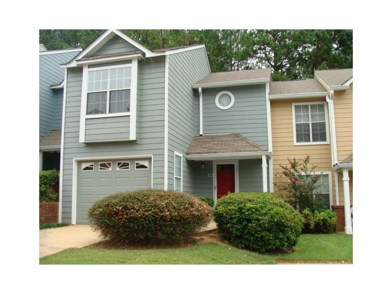 Great townhouse lovingly cared for by owner!
