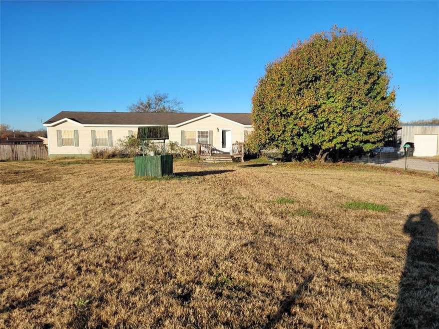 124 Blue Sky Ln, Springtown, TX 76082 - photo 1