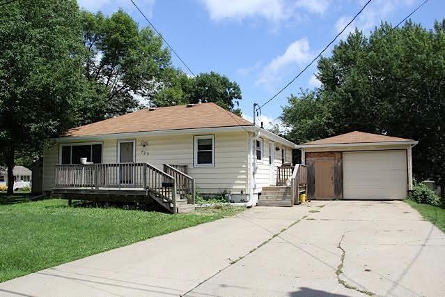 728 E 11th St N, Newton, IA 50208 - photo 1