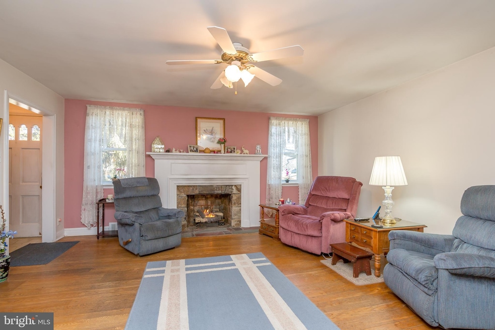 124 N Sproul Rd, Broomall, PA 19008 - photo 1