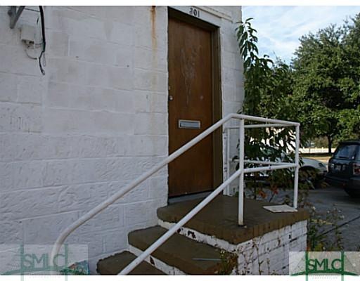 301 Tattnall St unit Top, Savannah, GA 31401 - photo 1
