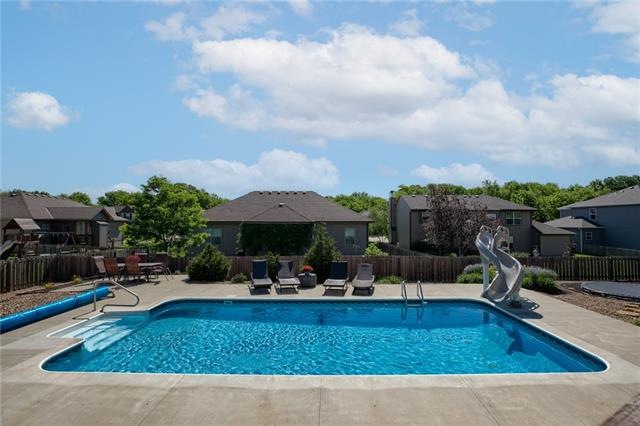 21047 Crestview St, Spring Hill, KS 66083 - photo 1