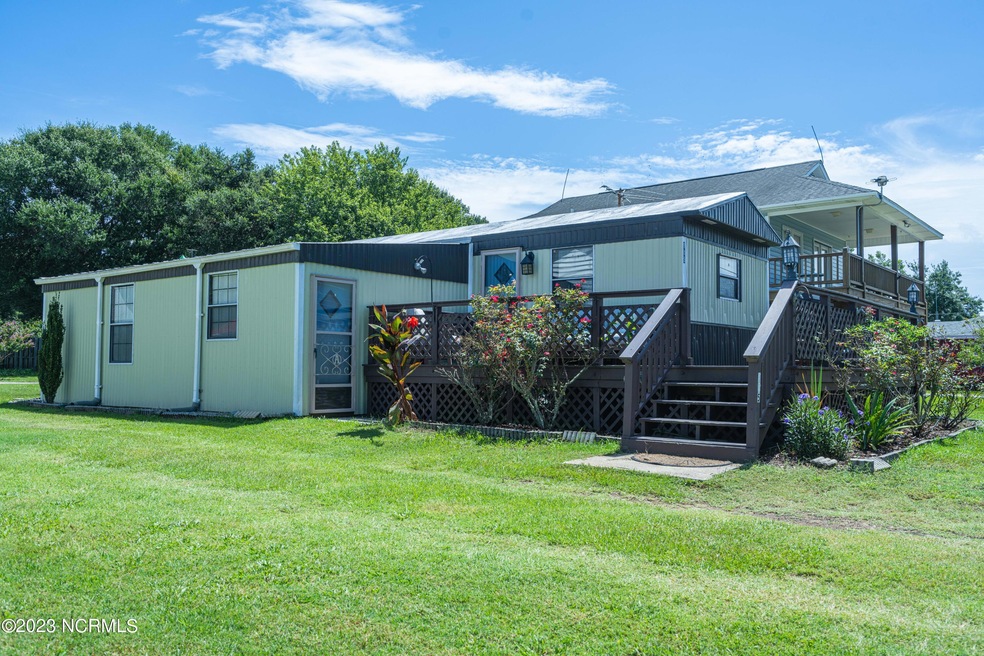 115 Hill St, Cedar Point, NC 28584