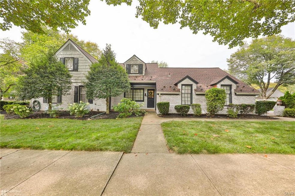 Welcome to Maple Haven Cottage. Stunning West End 