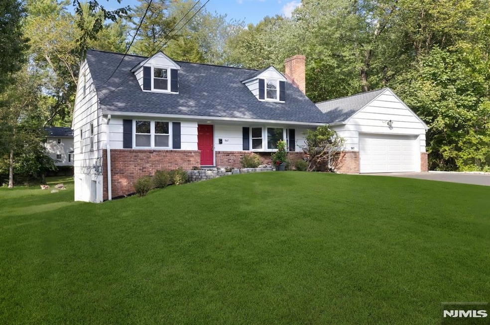 947 E Glen Ave, Ridgewood, NJ 07450 - photo 1