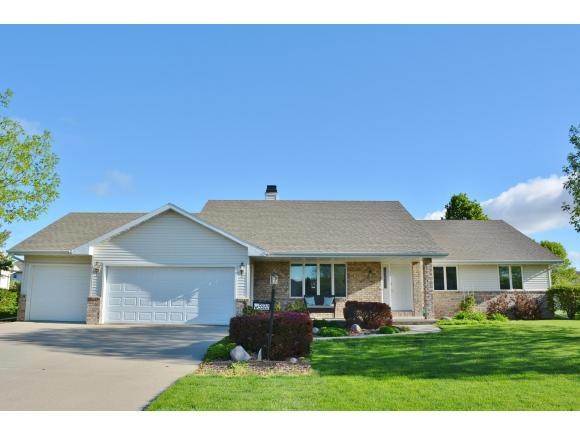 W5922 Daisy Ct, Appleton, WI 54915 - photo 1