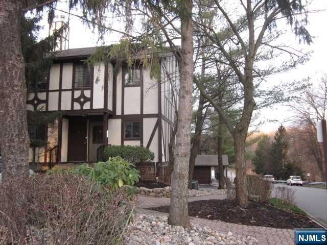 208 Mark Twain Way, Mahwah, NJ 07430 - photo 1