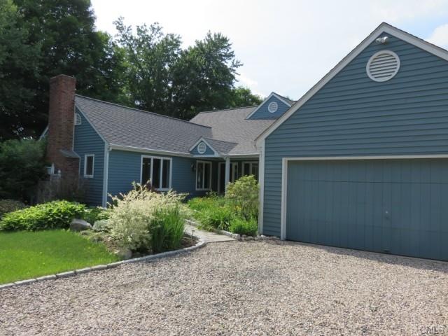 Spacious Redding contemporary in pastoral setting.