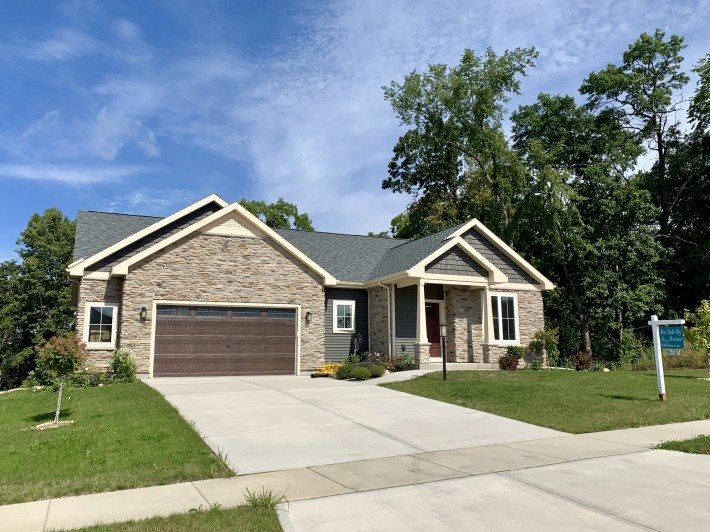 6254 Summit View Dr, Fitchburg, WI 53719 - photo 1