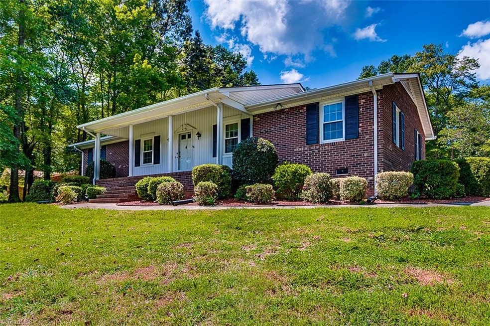 951 Central Falls Rd, Asheboro, NC 27203 - photo 1