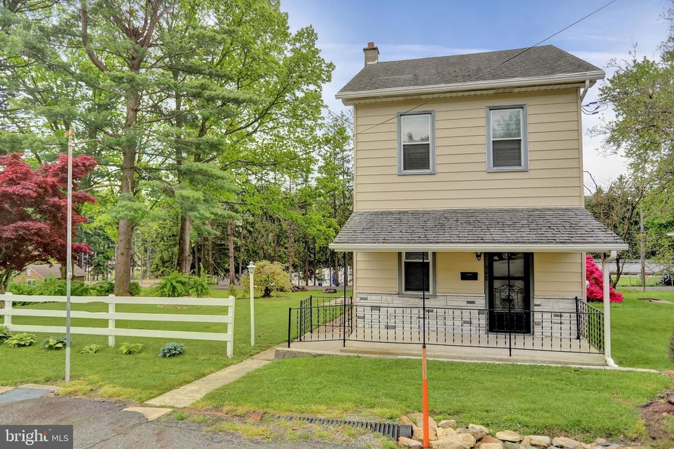 548 W Broad St, Williamstown, PA 17098 - photo 1