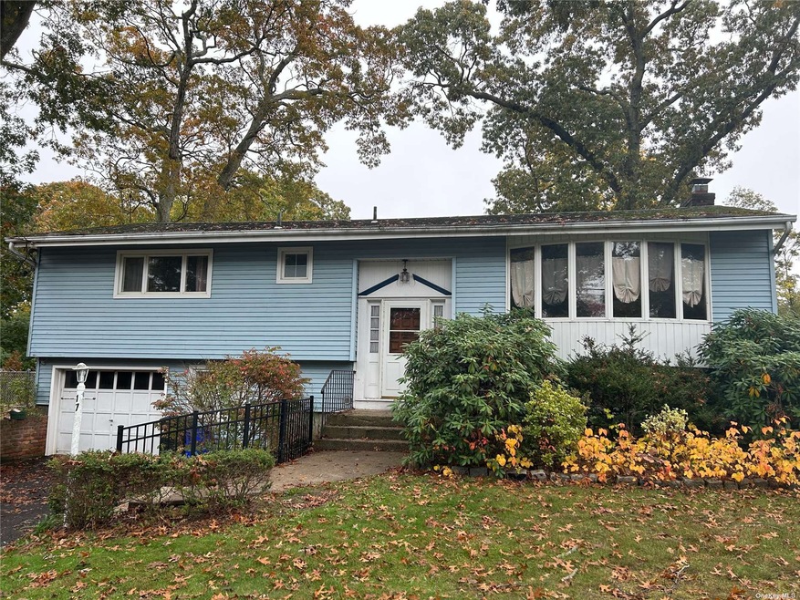 17 Baywood Ln, Bayport, NY 11705 - photo 1