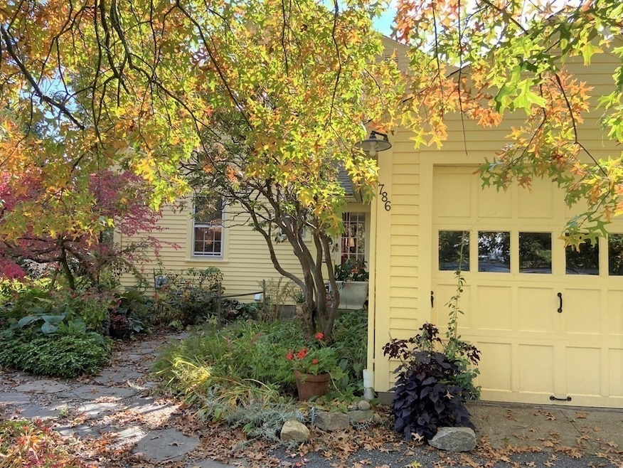786 N Pleasant St, Amherst, MA 01002 - photo 1