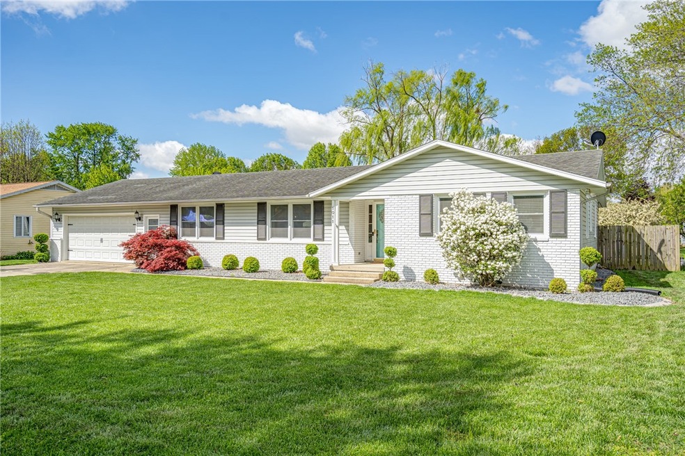 1011 N Martin St, Effingham, IL 62401 - photo 1