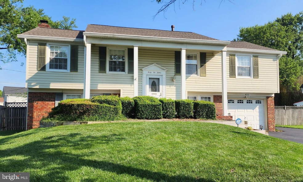 4212 Maintree Ct, Fairfax, VA 22033 - photo 1