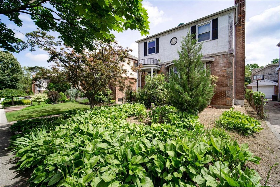 81-23 192nd St, Jamaica, NY 11423 - photo 1