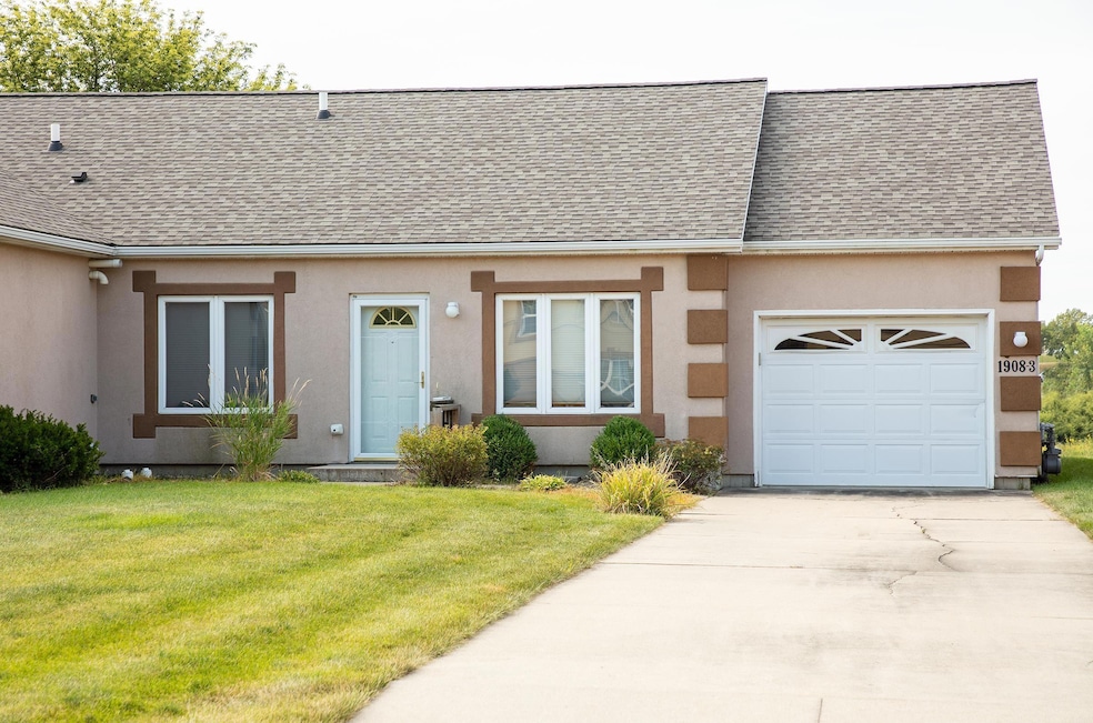 1908 W 18th St unit 3, Cedar Falls, IA 50613 - photo 1